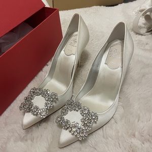 Roger Vivier Pumps- flower strass buckle